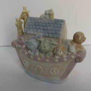 RUSS BERRIE & CO. Noah’s Ark Menagerie Porcelain Nightlight